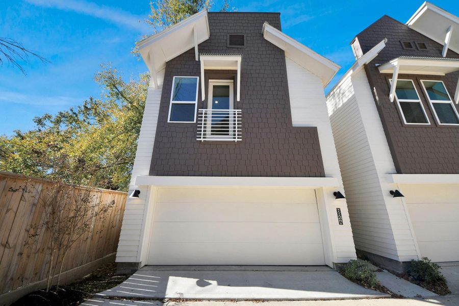 Front exterior of a new home in , Houston, TX, highlighting curb appeal (Image 22).