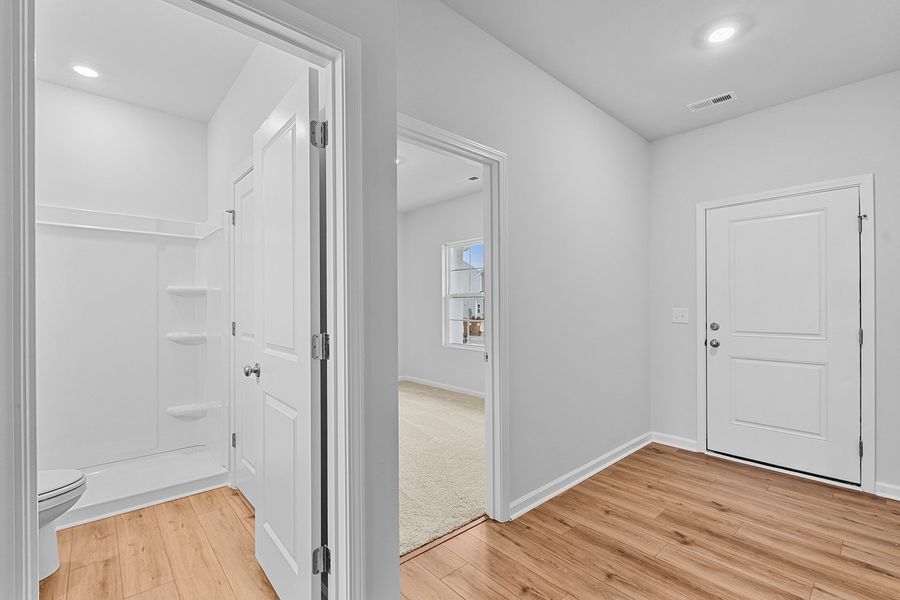 Spacious, unfurnished interior of a new home in Fieldstone, Lexington (Image 25).