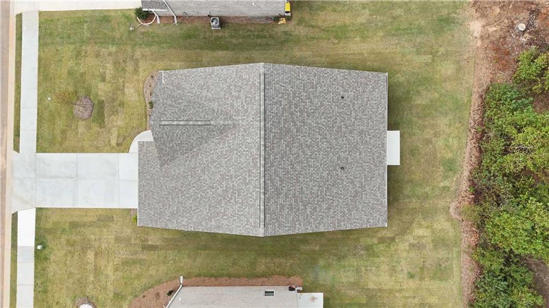 Exterior details and patio area of a home in Silverton, Dacula (Image 3).