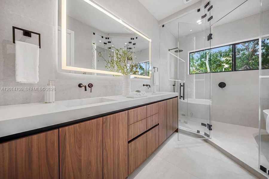 Furnished interior view inside a new home in , Fort Lauderdale (Image 63).