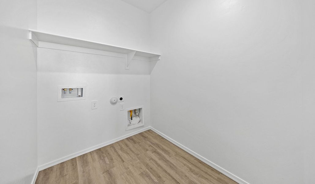 Representative unfurnished interior of a home built from the Lakeway - H40L by D.R. Horton in Sycamore Vista, Vail (Image 40).
