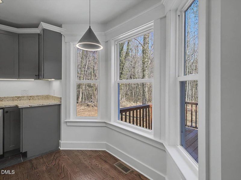 33-Dining Nook 33-Dining Nook