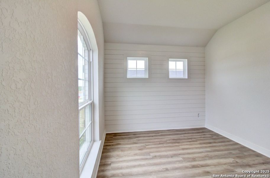 Spacious, unfurnished interior of a new home in Cloud Country, New Braunfels (Image 10).