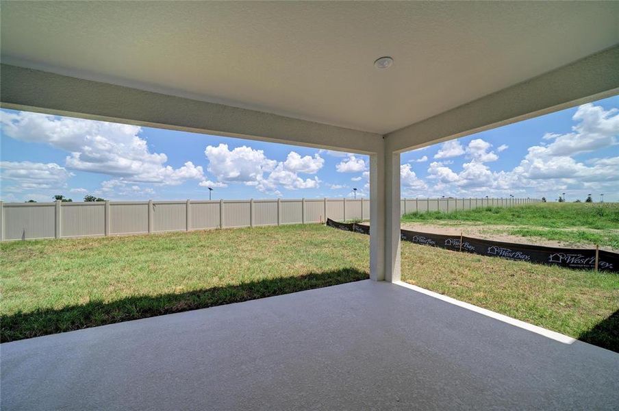 Exterior details and patio area of a home in Pasadena Ridge, Dade City (Image 19).