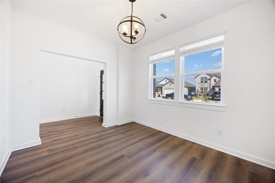 Spacious, unfurnished interior of a new home in Kendall Lakes, Alvin (Image 18).