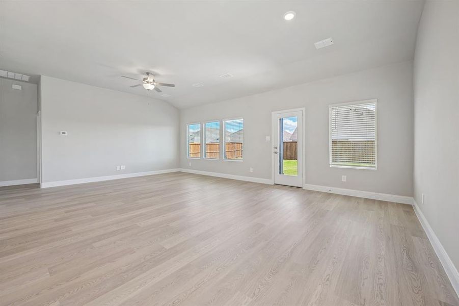 Spacious, unfurnished interior of a new home in Lakehaven - Signature Series, Farmersville (Image 30).