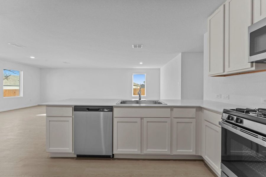 Furnished interior view inside a new home in Friendship Oaks, Fredericksburg (Image 6).