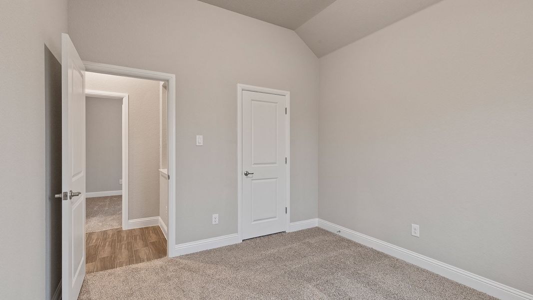 Spacious, unfurnished interior of a new home in Lakeview Pointe, Grand Prairie (Image 27).