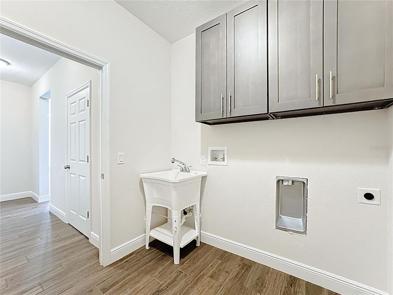 Furnished interior view inside a new home in , Orlando (Image 15).