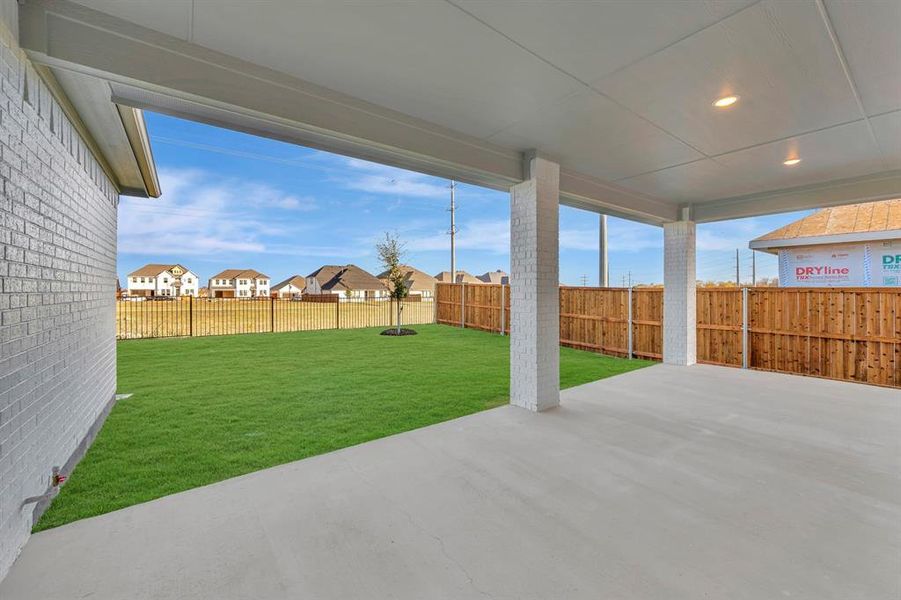 Exterior details and patio area of a home in Wellington, Fort Worth (Image 2).