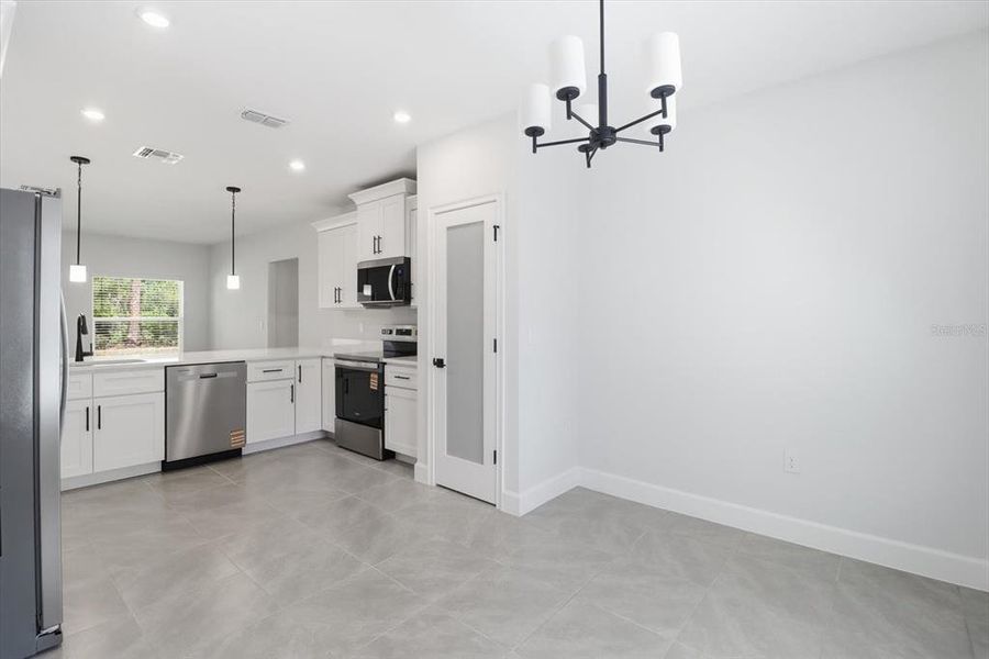 Spacious, unfurnished interior of a new home in , Dunnellon (Image 26).
