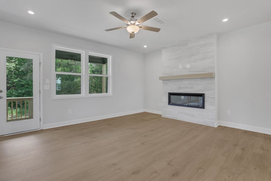 Spacious, unfurnished interior of a new home in Towne Village at Suwanee Dam, Sugar Hill (Image 22).