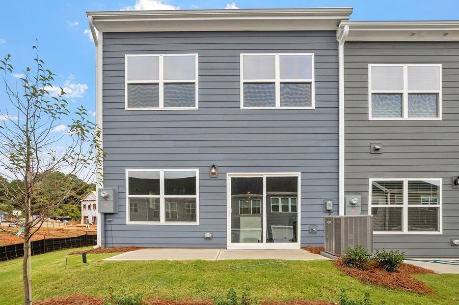 Exterior details and patio area of a home in Georgias Landing, Raleigh (Image 3).