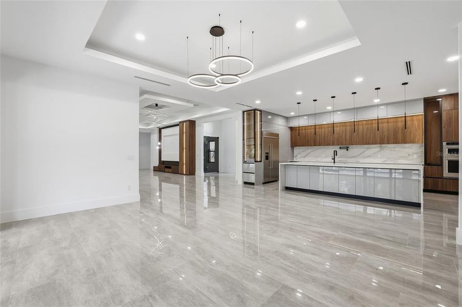 Spacious, unfurnished interior of a new home in , Tampa (Image 71).
