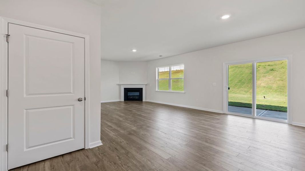 Spacious, unfurnished interior of a new home in Hunters Ridge, Woodruff (Image 14).