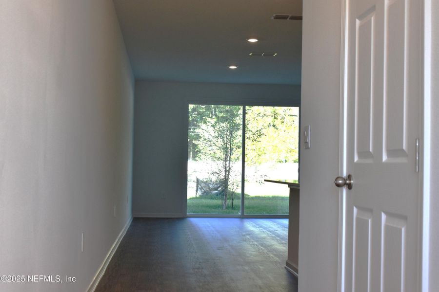 Spacious, unfurnished interior of a new home in Old Kings Trail, Jacksonville (Image 24).