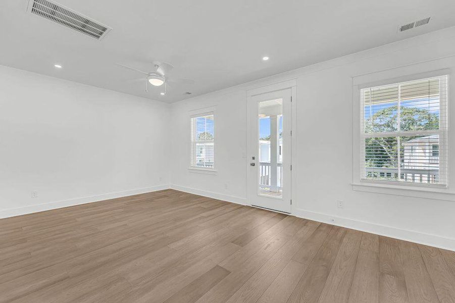 Spacious, unfurnished interior of a new home in Central Park, Charleston (Image 17).