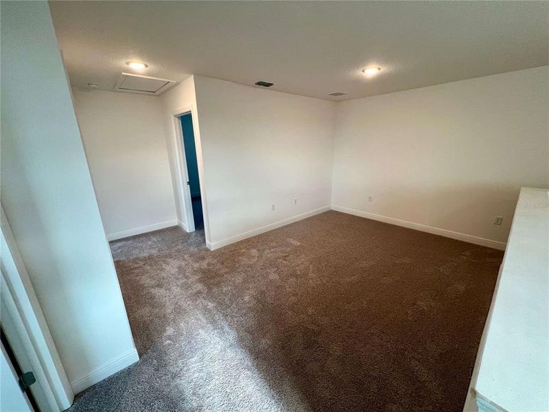 Spacious, unfurnished interior of a new home in Hammock Reserve, Haines City (Image 12).