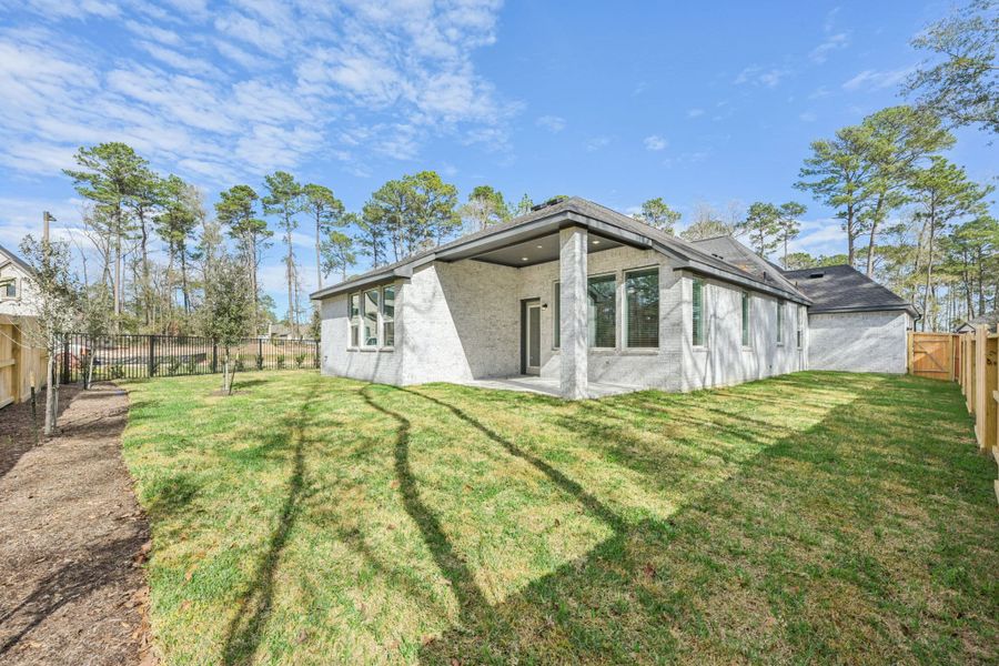 Exterior details and patio area of a home in The Woodlands Hills, Willis (Image 24).