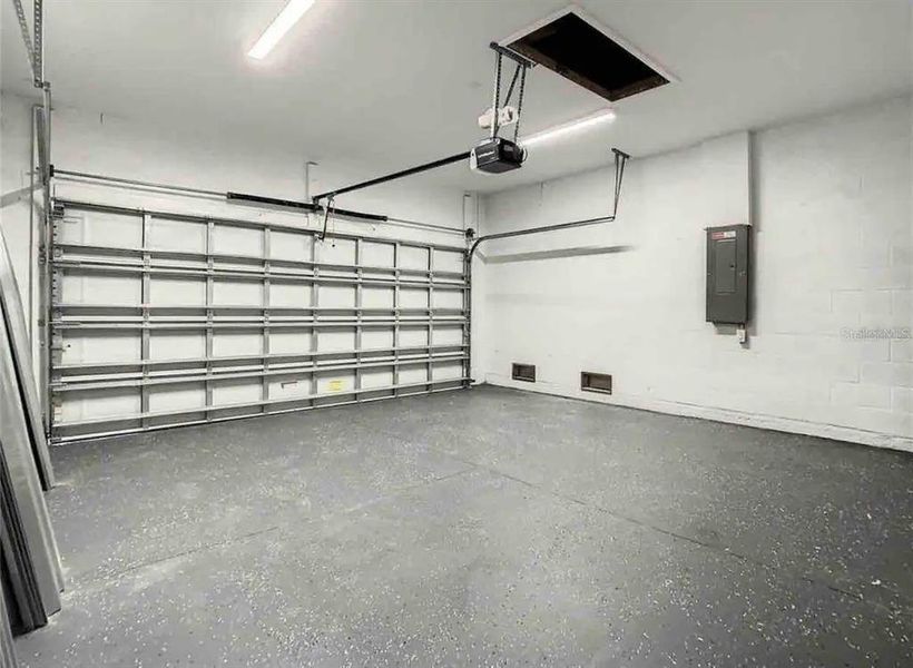 Spacious, unfurnished interior of a new home in , Port Charlotte (Image 19).