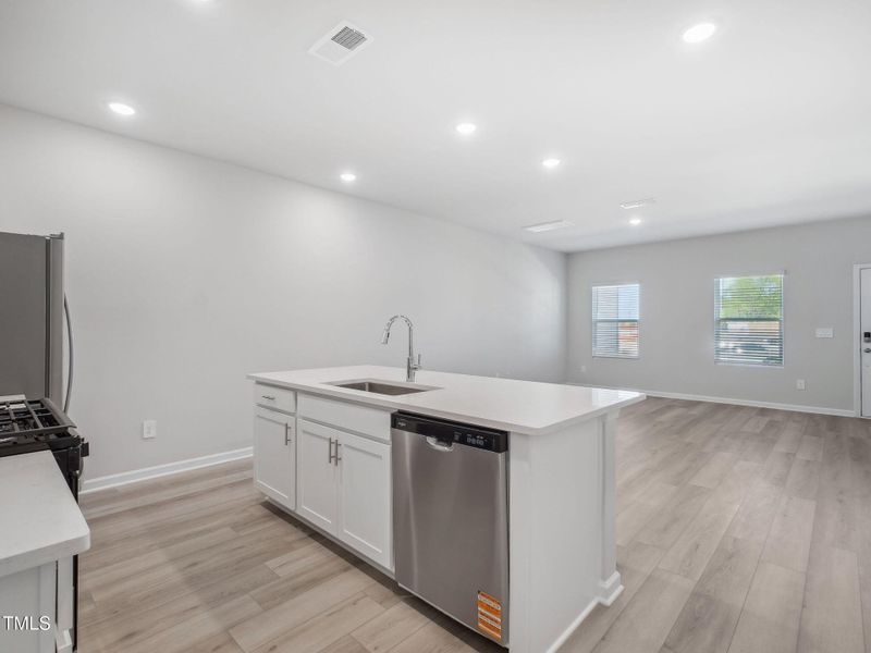 Thorton Finesse (8) Thorton Finesse (8)