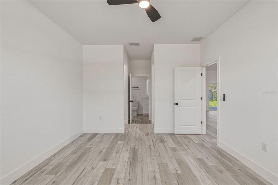 Spacious, unfurnished interior of a new home in , North Port (Image 17).