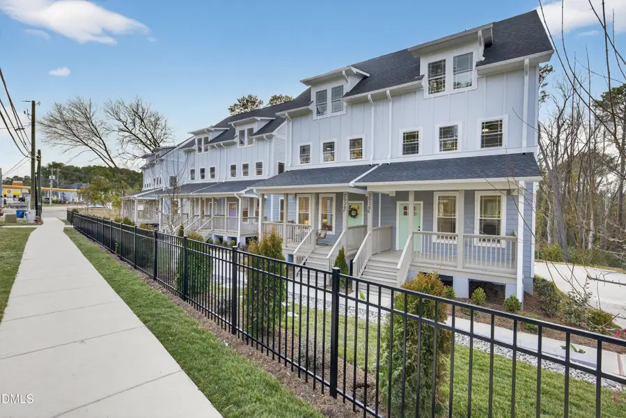 Exterior Sidewalk View Exterior Sidewalk View