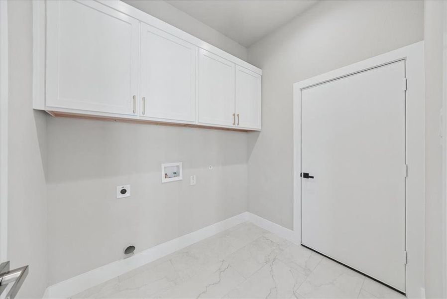 Spacious, unfurnished interior of a new home in , Waxahachie (Image 28).