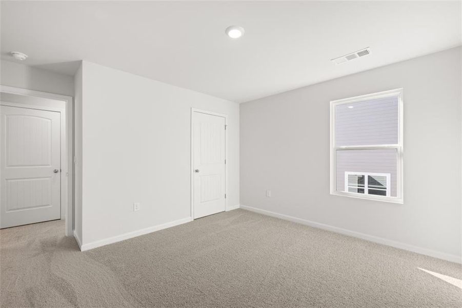 Spacious, unfurnished interior of a new home in Falcon Landing, Gainesville (Image 34).