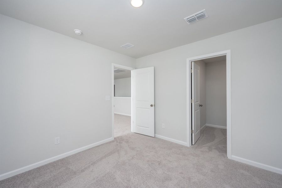 Spacious, unfurnished interior of a new home in Bradford Pointe, Summerville (Image 15).