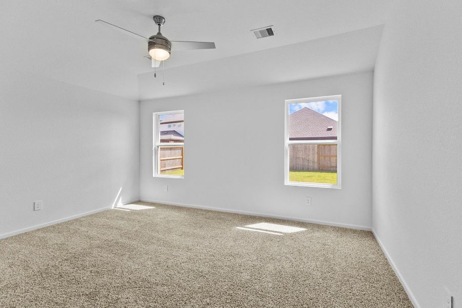 Spacious, unfurnished interior of a new home in Sunterra Lakes, Katy (Image 16).