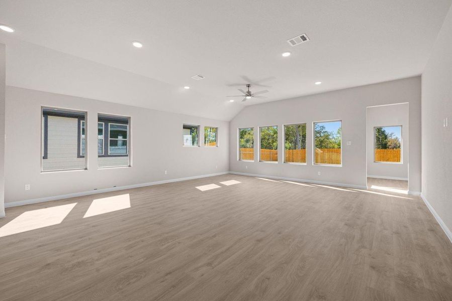 Spacious, unfurnished interior of a new home in Trinity Ranch, Elgin (Image 16).