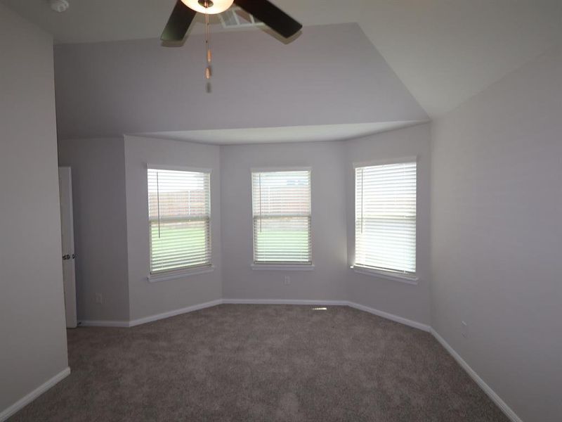 Spacious, unfurnished interior of a new home in Meadow Park, Denton (Image 9).