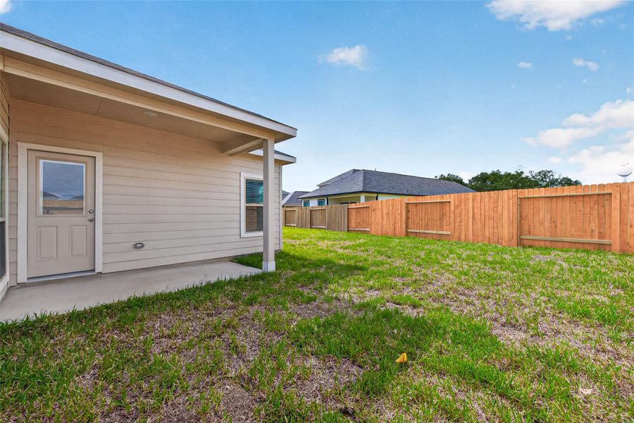 Exterior details and patio area of a home in Woodland Lakes, Huffman (Image 18).