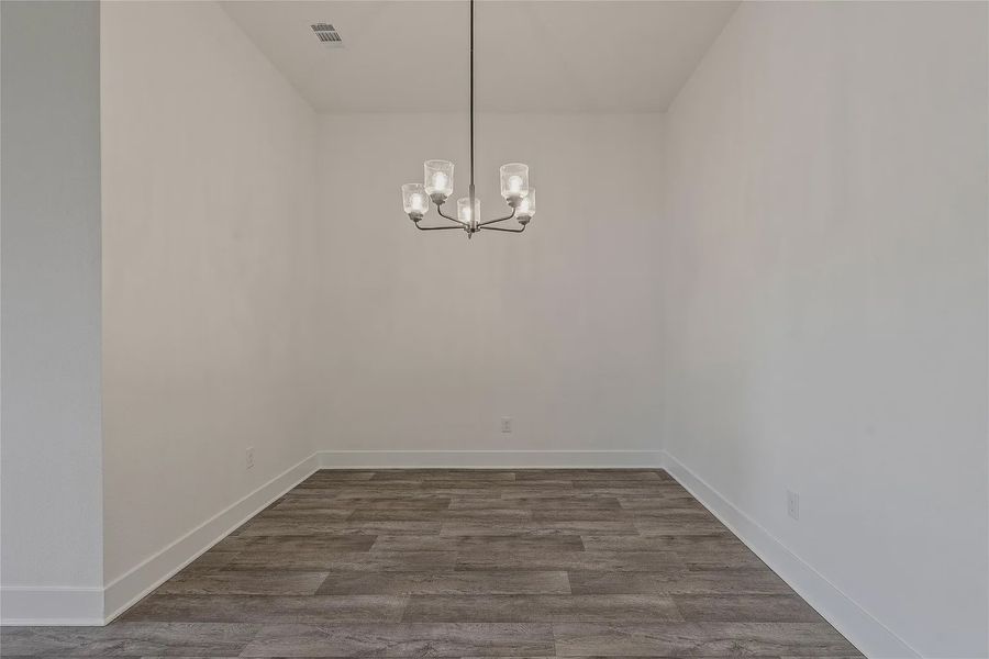 Spacious, unfurnished interior of a new home in Grand Oaks Reserve, Cleveland (Image 17).