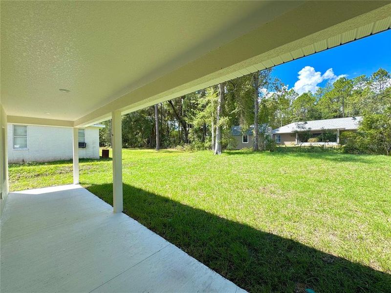 Exterior details and patio area of a home in , Dunnellon (Image 20).