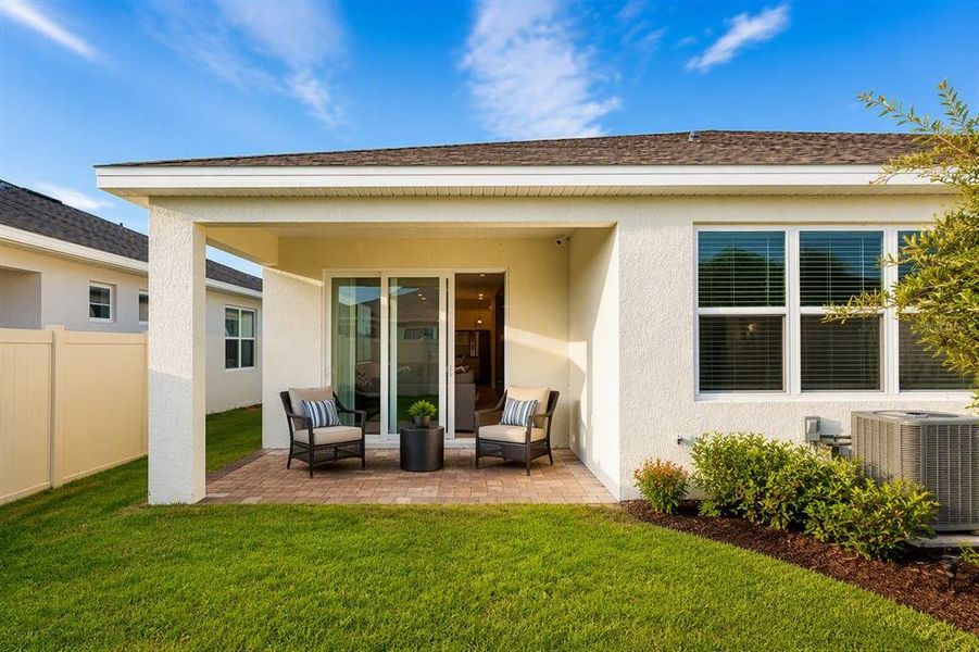 Exterior details and patio area of a home in , Kissimmee (Image 3).