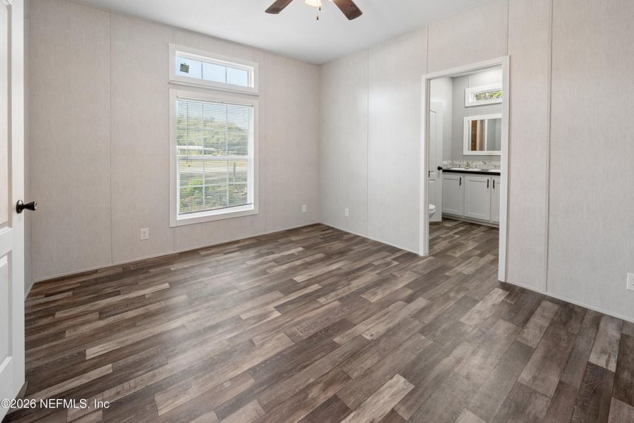 Spacious, unfurnished interior of a new home in , Gainesville (Image 12).