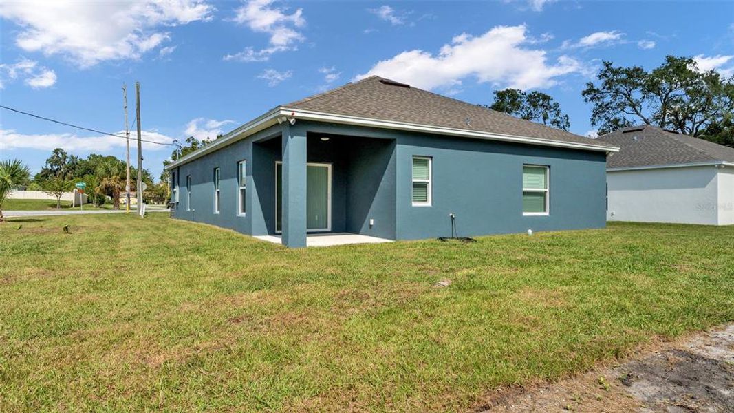 Exterior details and patio area of a home in , Winter Haven (Image 3).