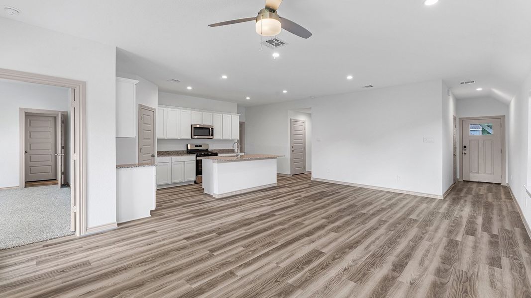 Spacious, unfurnished interior of a new home in Reserve at Mallard Lakes, Orange (Image 10).