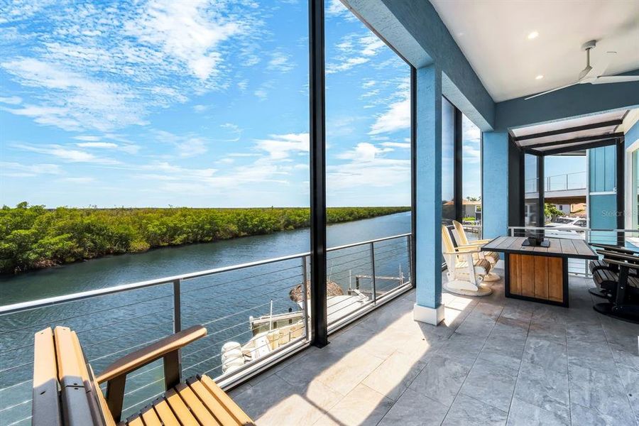 Exterior details and patio area of a home in , Cape Coral (Image 24).