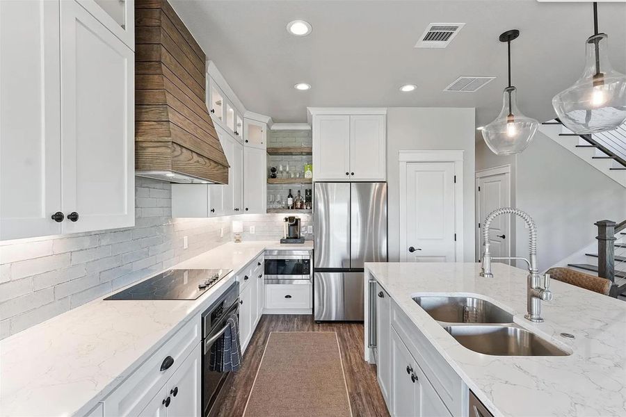 Furnished interior view inside a new home in , Galveston (Image 6).