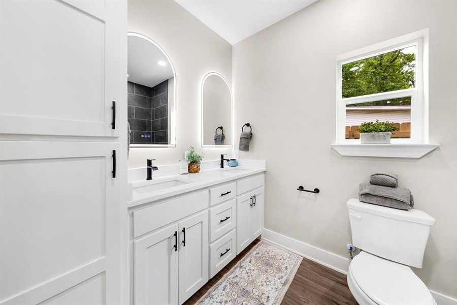 Furnished interior view inside a new home in , Sulphur Springs (Image 9).