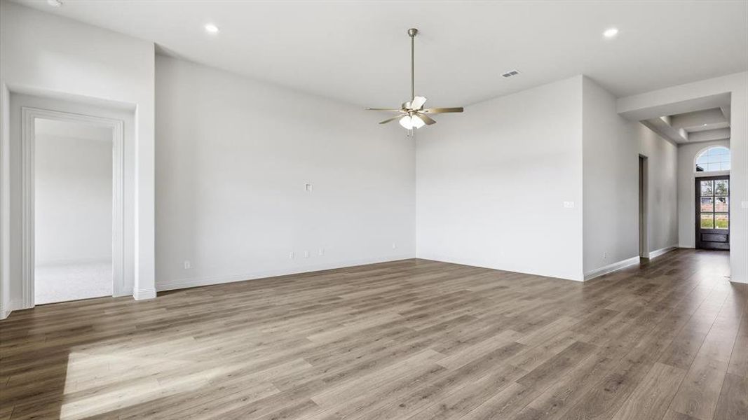 Spacious, unfurnished interior of a new home in Rio Vista at Kelly Ranch, Aledo (Image 39).