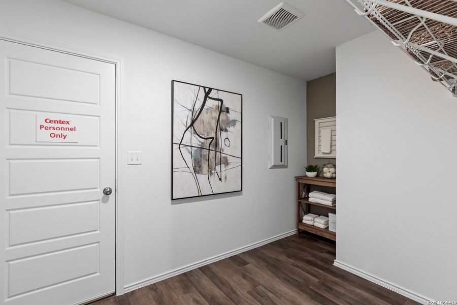 Spacious, unfurnished interior of a new home in Horizon Ridge, San Antonio (Image 18).