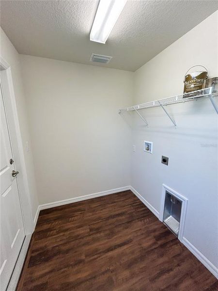 Spacious, unfurnished interior of a new home in , Citrus Springs (Image 13).