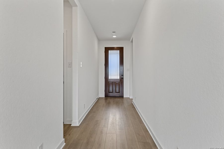 Spacious, unfurnished interior of a new home in Nopal Valley, San Antonio (Image 18).
