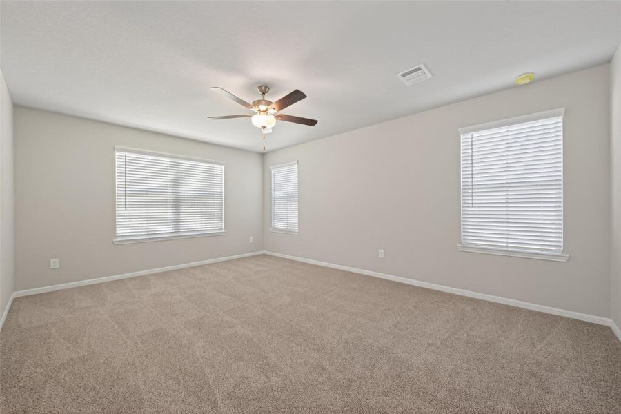 Spacious, unfurnished interior of a new home in Woodland Lakes, Houston (Image 33).