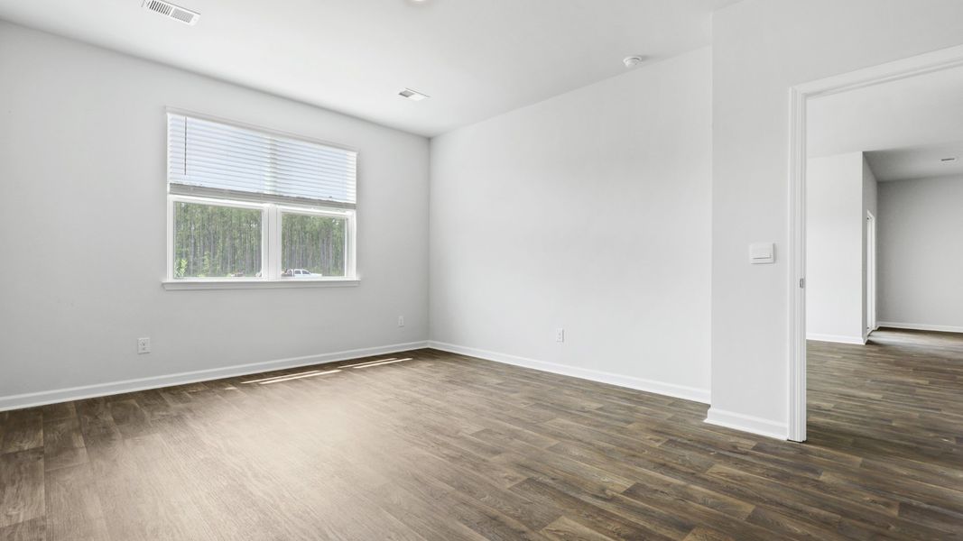 Representative unfurnished interior of a home built from the DARBY-EXP by D.R. Horton in Hillcrest, Ravenel (Image 30).