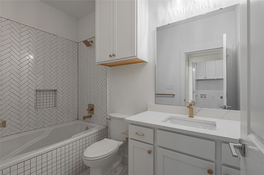 Furnished interior view inside a new home in , Nacogdoches (Image 12).